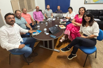 Vereadores se reúnem no recesso para discutir o anteprojeto do Regimento Interno.