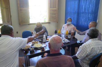 Presidente da Câmara Municipal de Águas da Prata recebe o deputado federal Paulo Teixeira (PT) em café da manhã, para tratar de demandas da cidade para 2022